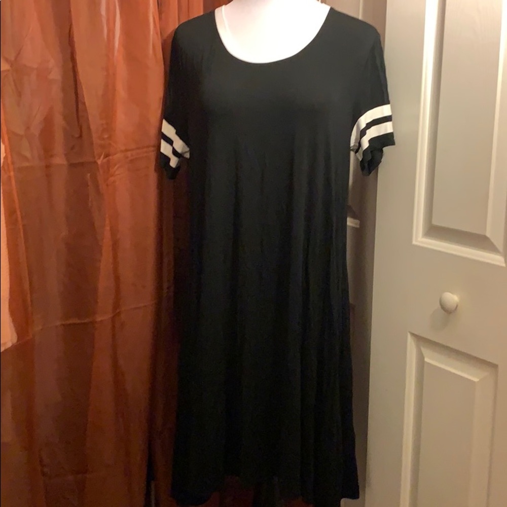Black dress with pockets.